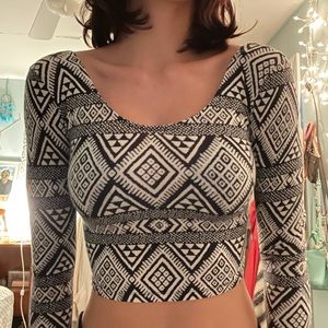 GARAGE CROP TOP 🤍🖤